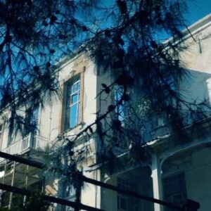 Feridun Düzağaç Instagram - “..dostlar bıraktılar buraya bulutların ortasına...temiz hava bol hatıra ...ben burda sana doydum...Heybeli...sanatoryum..” @dmccomtr @applemusic  #yenialbğm #10’a özel. Çok güzel şeyler duyduk ilginiz için teşekkürler. Bu akşam izmit hayal yarın Eskişehir If’teyiz🎈