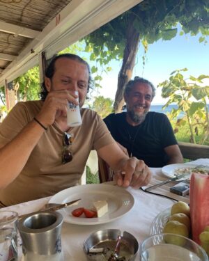 Feridun Düzağaç Instagram - Tilki döner dolaşır….