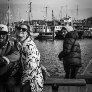 Ferman Akgül Instagram - Oğlumuz diye demiyorum fotoğraf konusunda çok yetenekli :)) Ama bi saniye siyah beyaz yapınca arkadaki tekneler İstanbul'u andırdı. Ara Güler ruhu varmış bizimkinde meğerse :)