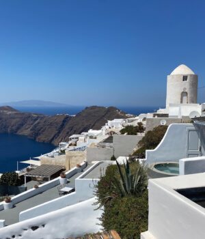 Fernanda Diniz Instagram - De férias com a minha melhor amiga pelas ilhas gregas… 🛳terceira parada: Santorini 💙 amor à primeira vista! @vanesssamartins @bestravel.viagens @varietycruises