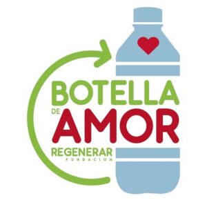 Fernanda Neil Instagram - 🤓Hoy vengo a pasar info  que me preguntaron much@s, después de hacer el  IG Live que hicimos con la Lic. en Quimica Ambiental Ivana García de @cienciaverde.arg y que nunca pude subir 🤦🏻‍♀️.
♻️Les voy a pasar el paso a paso para que a partir de este momento, puedan armar su propia Botella de Amor ♥️,porque la basura no desaparece del planeta cuando se va de casa...
 1. Agarramos cualquier botella plástica y la empezamos a llenar con plásticos de un solo uso, no importa qué botella, de cualquier tamaño sirve. Cuando se va llenando, agarramos algo que nos ayude a comprimir bien el plástico.
 2. Que Si y que NO adentro de nuestra botella:
👍Si: Vasos, cubiertos y platos descartables, bolsas de plástico, paquetes de: galletitas, pan, fideos, arroz, sachet de leche, papel film, repuestos de productos de limpieza, cepillo de dientes, etiquetas de botellas. 
👎NO: papel, cartón, globo, metal, arena, vinilos, telgopor, guantes de látex, radiografías, esponjas, aluminio, paquete de yerba, tierra, telas, tetra pack.
3. Cuando tenemos la botella lista la llevamos a un punto de acopio! Hay centros de acopio por todo el país. Buscá la más cerca de tu casa en la cuenta @botelladeamor 
4. El contenido de la botella se transforma en madera plástica con la que se hacen muebles, juegos para chicos, decks, mesas.
♻️La "basura" pasa a ser materia prima.
.
.
.
💁🏻‍♀️En lo personal empecé a realizar mis propias botellas, luego de haber hecho el curso de #hogaresconcientes de @eco.house que lo recomiendo un montón!!!
.
👨🏾‍💻Toda esta info la pueden encontrar en la cuenta @botelladeamor , así que si tienen dudas, ese es el mejor lugar para disiparlas. 
.
.
.
⌨️Si algún ser quiere compartir su experiencia, aquí lo puede hacer!