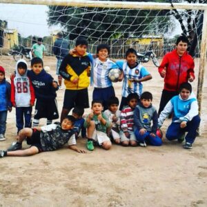 Fernanda Neil Instagram - @ayudaapueblosoriginarios apadrina hace 15 años a Escuelas rurales y comunidades de originarios en Chaco, Salta, Formosa y Misiones. Pregonan  la educación, el respeto a nuestras raíces, orígenes, cuidado de la madre tierra y cultura ancestral.

El deporte y la inclusión es MUY IMPORTANTE para nuestros niños y adultos. ¿Los ayudas?

👉Si sos o perteneces a algún club o entidad deportiva que pueda donar: Camisetas o pecheras de fútbol, básquet, hockey, vóley y rugby, pelotas o artículos deportivos.
👉Si sentís o podes donar en forma particular artículos deportivos para niños y adultos.
👉Podés ayudar difundiendo y transmitiendo este pedido.

✔Todas las donaciones serán llevadas y entregadas en mano.
✅El deporte une, fomenta la integración, inclusión y amor.
🏠Sedes ONG: Nuñez (CABA), Moreno, La Matanza y Escobar.

Gracias por apoyar su causa 🙋🏻‍♀️💞🙋🏻‍♂️🇦🇷.
.
.
#solidaridad #amoralprojimo #amor #respeto #empatía #diversidad #inclusión #derechos #PUEBLOSORIGINARIOS #deportes #ayudaapueblosoriginarios #argentina🇦🇷❤️
#Chaco #salta #misiones #formosa #jujuy