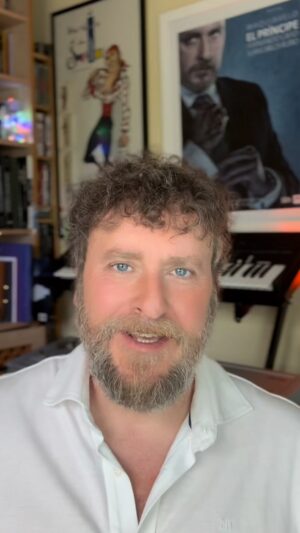 Fernando Cayo Instagram - LINK EN BIO En los últimos años se ha normalizado afortunadamente el que los hombres también nos podemos cuidar, lo importante es hacer cosas que te hagan sentir bien, con gente que te cuide y que te trate bien. Acudí al grupo Insparya porque quería hacerme un trasplante capilar en un sitio de  confianza, y estoy muy contento con los resultados. Confía en Insparya, los mayores expertos en salud capilar. Pide tu cita de valoración gratuita en el link de la Bio, llamando al 900 696 020 o entra en insparya.es #Insparya #publi #trasplantecapilar #clinicacapilarInsparya #MetodoInsparya #CuidadoPersonal #Bienestar #Felicidad