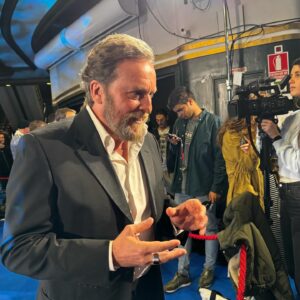 Fernando Cayo Instagram - PREMIERE DE MARBELLA  de Dani de la Torre y Alberto Marini @buendiaestudios @movistarplus con @___hugo_silva @anaisabellesite y un reparto internacional increíble. Estreno 2 de Mayo. @danidelatorrealvaredo @leirayserrano @elviraminguez @khalidelpaisano @craig.stevenson.actor @michaeljohntreanor @ferronidandrea @manuelsoro28 @ignaciomateosvivancos @jorge77cabrera #Marbella #Movistar#fernandocayo