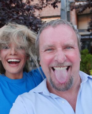 Fernando Cayo Instagram - "¡Enamorado de esta persona tan especial en mi vida! 💕😍 Carmela, @martinscarmela eres mi alegría diaria y mi mejor compañía. Juntos hacemos que cada momento sea mágico. #Amor #FelicesJuntos #amordedonperlimplínconbelisaensujardín 
Cuando Triana y Lope de @comolaseda nos propusieron hacer este espectáculo juntos nos abrieron la puerta a una aventura preciosa cargada de poesía, un viaje a través del amor, la generosidad y la magia. Os esperamos para compartir con vosotros este espectáculo, un ejercicio de amor y vanguardia al aire libre.
#fernandocayo #carmelamartins #lorca #federicogarcíalorca #bytrianalorite #tqsf #veranoconlorca #perlimplinesdeverano #actoreespañoles #actricesespañolas #teatro #teatromadrid #teatroalairelibre @teatroqsf