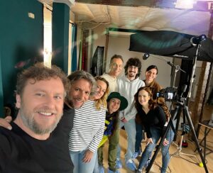 Fernando Cayo Instagram - Sesión de fotos con el gran Sergio Parra para LOS LUNES AL SOL dirige @javierhernandezsimon produce @ggproduccion Graciela Huesca y Carmen García, diseño cartel @ramonhes makeup @lauramakeupartist9 Estrenamos en octubre  con  @lidia_navarro_actriz @yunenogueiras @joseluistorrijo Marcial Álvarez, Fermí Herrero, Fernando Huesca, César Sánchez. En las mejores manos con el mejor equipo💥💥💥♥️ #LosLunesAlSol #Teatro #SergioParra #javierhernandezsimon #ggproducciones