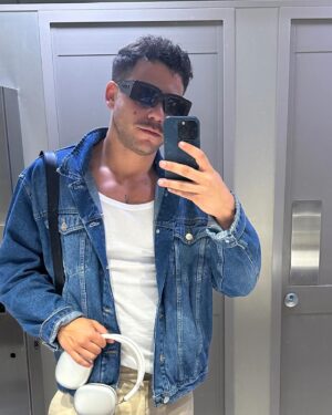 Fernando Dente Instagram - 🇺🇾 
Uruguay: estoy perdidamente enamorado de vos. 
Gracias por estos días tan espectaculares. Los estaba esperando y superaron todo. 
Siempre es lindo saber que puedo volver. 
Vuelvo a casa feliz y listo para arrancar este año que es una bomba.