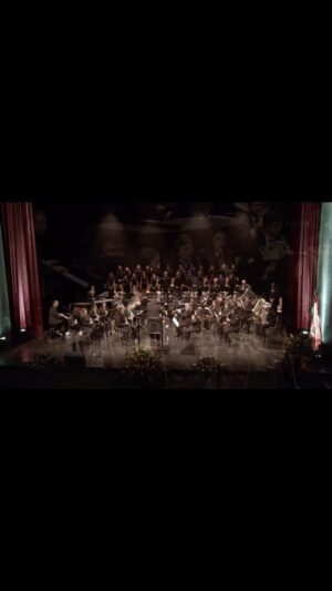 Fernando Fernandes Instagram - Foi emocionante cantar o E Depois do Adeus na Covilhã, cidade com fortes tradições e cultura operária, uma das primeiras, aliás, a destituir o poder até então instalado até à Revolução. 
Obrigado Covilhã, obrigado Filarmónica Eradense e Coro do Ensino Básico do Conservatório de Música de São José da Guarda. E muito obrigado querido Paulo de Carvalho, pela inspiração de sempre! ❤️