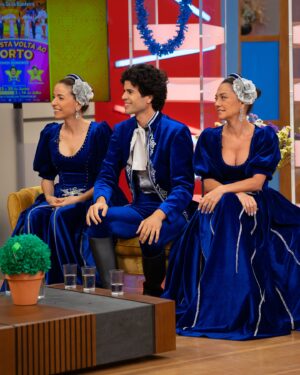 Fernando Fernandes Instagram - Para apresentar A Revista Volta ao Porto (em cena até 14 de julho, de quarta a domingo) recebemos:
- FF, Anabela, Filipa Cardoso e Filipe La Feria e restante elenco.
📸 @mbritesphotos