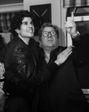 Fernando Fernandes Instagram - Há 70 anos que o Mestre nos aponta um caminho melhor. Nasceu para fazer os outros felizes num compromisso de vida repleto de rasgo, rigor, inteligência e sensibilidade. E amizade, tão grande como o seu génio. ‘Parabéns, Parabéns, Parabéns’ querido @herman.jose.oficial. 🫶🏼