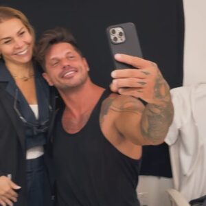 Fernando Fernandes Instagram - Um sorriso lindo mexe com a nossa autoestima, é o nosso “cartão de visitas” pra se apresentar pra vida confiante e cheio de atitude ! 
Muito obrigado Gabi por todo amor e energia que você coloca no seu trabalho e claro pela excelente profissional que não só arrumou essas “pancadas” que levei da vida rs, como caprichou em cada detalhe pra devolver a harmonia do meu sorriso