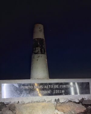 Fernando Fernandes Instagram - Acabei de ver o nascer do sol mais bonito da minha vida no ponto mais alto de Portugal. Ilha do Pico, nunca mais me vou esquecer desta noite e desta manhã. ⛰️