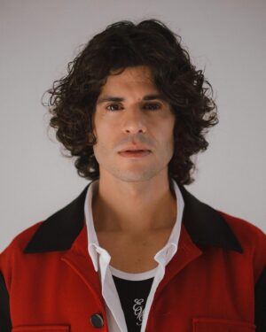 Fernando Fernandes Instagram - Na mais recente edição da @portuguesesoul, podem ler o artigo completo no site. ❤️

Fotografia / entrevista: @monteirotomas
Styling: @lafayette____________________ 
Cabelo: @erikiric 
Maquilhagem: @elodiefiuza 
Produção: @snowberry_production
Sapatos: Dark Collection; casaco: @ernest_w_baker; camisa e saia: @dino_alves_eu