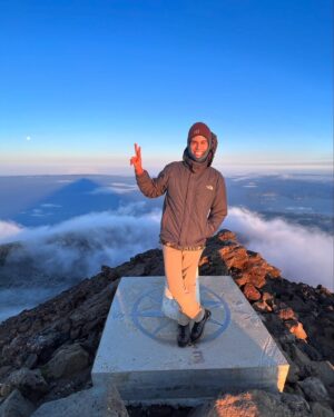 Fernando Fernandes Instagram - Acabei de ver o nascer do sol mais bonito da minha vida no ponto mais alto de Portugal. Ilha do Pico, nunca mais me vou esquecer desta noite e desta manhã. ⛰️