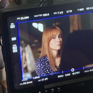 Fernando Guallar Instagram - Ya tenéis #ParedConPared en @netflixes, la historia de amor de David y Valentina os está esperando 🧱💙

GRACIAS 

@patriciafont_dir 
@aitanax 
@ajezierski 
@nataliaro92 
@tripictures_cine 

Y a todo un equipo fantástico que me regaló el rodaje más divertido y amable que he tenido. 

Ojalá os guste.