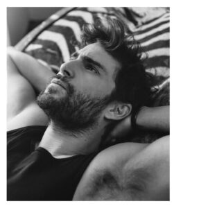 Fernando Guallar Instagram - April w/ @folie.magazine 

📸 @adrian_nucelaar 
✏️ @pabloaragon 
🙏🏻 @mesalafilms