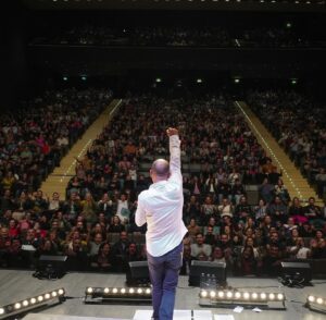 Fernando Rocha Instagram - Finalmente depois de tantos anos a tentar levar comédia á cidade dos estudantes, conseguimos levar comédia ao @conventosaofrancisco,
Cultura popular também é cultura, obrigado á autarquia de Coimbra que ontem ao desbloquear esse preconceito fez com que a resposta do público fosse bem explícita. 
ESGOTADO em menos de duas semanas. 
Obrigado ao Ricardo (promotor do evento) e ao Sr. Vereador que mais uma vez, foi pela vontade do povo e para fechar com chave de ouro, tivemos um pedido de casamento (ainda vou tirar o lugar ao Santo António casamenteiro) comédia é amor. 
Viva a comédia.
