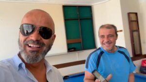 Fernando Rocha Instagram - Hoje fui ao café triângulo, local onde eu contei as minhas primeiras anedotas, ao meu primeiro público, os meus amigos do café triângulo, cheguei lá e lá estavam eles como sempre a jogar bilhar e a contar coisas da vida que nos fazem rir, obrigado café triângulo foste a minha incubadora. 
Sei que a vida não me permite estar mais tempo convosco, mas eu posso correr o mundo, que a morada da minha alma será sempre Rio Tinto. Se os amigos de sempre, ficarem para sempre, é o maior património que se pode ter. Família e amigos o resto, a coisa dá-se.