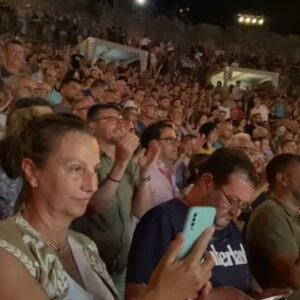 Fernando Soto Instagram - ... gracias ...gracias ..gracias...a tod@s los que hicimos del día de ayer una fiesta teatral... Viva el teatro ... Viva su gente...