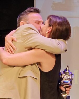 Fernando Tejero Instagram - El pasado fin de semana tuve el honor de entregar a mi @malenaalteriooficial el faro de plata a su carrera en el @festivaldecinelalfas 
Te lo mereces todo ❤️❤️❤️❤️