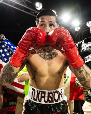 Fernando Vargas Jr. Instagram - 1st round KNOCKOUT‼️👊🏼 Pops got this blueprint till I’m WORLD CHAMPION 💯🌎🏆 Chuco town you guys are amazing ♥️💪🏼 Thank you for embracing my team and I with open arms, we felt the Texas love!! 🙌🏼