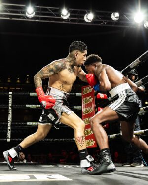 Fernando Vargas Jr. Instagram - 1st round KNOCKOUT‼️👊🏼 Pops got this blueprint till I’m WORLD CHAMPION 💯🌎🏆 Chuco town you guys are amazing ♥️💪🏼 Thank you for embracing my team and I with open arms, we felt the Texas love!! 🙌🏼