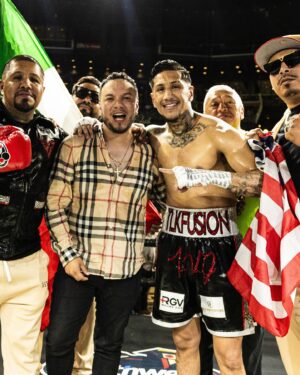 Fernando Vargas Jr. Instagram - 1st round KNOCKOUT‼️👊🏼 Pops got this blueprint till I’m WORLD CHAMPION 💯🌎🏆 Chuco town you guys are amazing ♥️💪🏼 Thank you for embracing my team and I with open arms, we felt the Texas love!! 🙌🏼