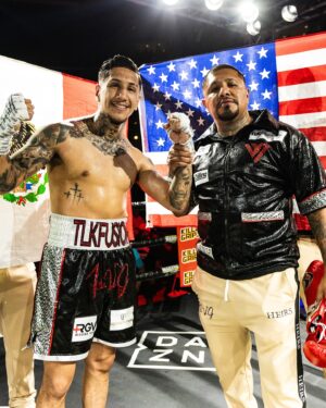 Fernando Vargas Jr. Instagram - 1st round KNOCKOUT‼️👊🏼 Pops got this blueprint till I’m WORLD CHAMPION 💯🌎🏆 Chuco town you guys are amazing ♥️💪🏼 Thank you for embracing my team and I with open arms, we felt the Texas love!! 🙌🏼