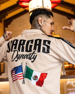 Fernando Vargas Jr. Instagram - Gracias al Señor por esta oportunidad para demonstrate mi talento 🙏🏼🥊 Mismo resultado... diferente día 💯 CHUCO TOWN… Los amo y los aprecio ♥️🙌🏼
#HayVargasParaRatoCabrones 😤🇺🇸🇲🇽🥊

📸: @b_rivasproductions
@mdo_montes