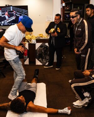 Fernando Vargas Jr. Instagram - Stock just went up for the WHOLE Dynasty 🇲🇽🥊📈

📸: @b_rivasproductions