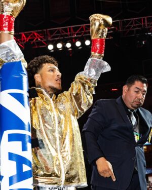Fernando Vargas Jr. Instagram - Stock just went up for the WHOLE Dynasty 🇲🇽🥊📈

📸: @b_rivasproductions
