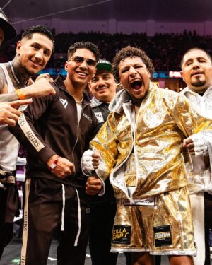 Fernando Vargas Jr. Instagram - Stock just went up for the WHOLE Dynasty 🇲🇽🥊📈

📸: @b_rivasproductions