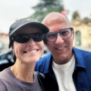 Ferzan Özpetek Instagram - “Per essere sereni, bisogna conoscere i confini delle nostre possibilità, e amarci come siamo” (Romano Battaglia). L’amore cresce con la conoscenza. Ti auguro un sereno Giovedì e di amarti così come sei perché riconosci che oltre i difetti hai anche tanti pregi (Don Francesco). 
La mia assistente alla regia @lasmutniak  #sopraluoghi #emozioni #19attrici #meraviglie #newmovie