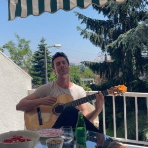 Feyyaz Şerifoğlu Instagram - İyi pazarlar, iyi dinlemeler☀️ #sensizolmaz #bülentortaçgil