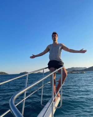 Feyyaz Şerifoğlu Instagram - Doğa sana çok aşığım.Yaşattığın bütün güzellikler için sonsuz teşekkürler🙏🏼O zaman buyrun “Gaş Dumpinkk” diyelim🤟🏼😎🙂