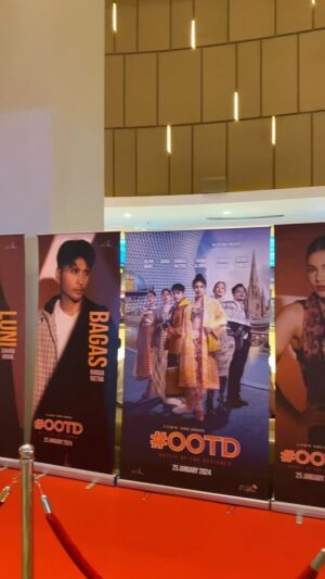 Fhadil Firdaus Instagram - hayy guys, kemarin aku di undang ke Gala Premier #ootd filmnya bagus bangett, alu cerita nya ga bisa ditebak dan fashionnya dari designer-designer hebatt 

jangan lupa nonton film #ootd sedang tayang hari ini di bioskop seluruh indonesia!

@ootd.film @nihpictures 
#ootdtayangnih #ootd #filmootd