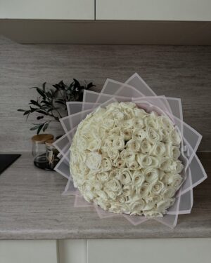 Fidji Ruiz Instagram - Roses et câlins