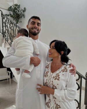 Fidji Ruiz Instagram - Eid Mubarak 🤲🏼 cette année avec Sousou en famille 🥹🌙 Qu’Allah vous bénisse, vous et votre famille,vos proches avec une bonne santé, du bonheur et de la prospérité. Que Dieu nous pardonne nos péchés et nous accorde le Paradis ♥️