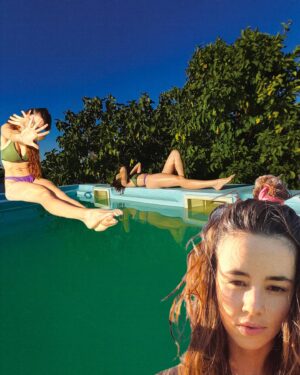 Filipa Pinto Instagram - Pool party com azamigas 🐙🌱🌞🌈🍓