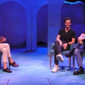 Filipe Vargas Instagram - Ficam aqui dois excertos (vídeo) da conversa que a Margarida Pinto Correia teve com o Cristóvão Campos e comigo para o In(Equívoco), o podcast do Teatro da Trindade. Muito obrigado Margarida, deu-nos imenso prazer falar contigo. Falamos não só do regresso de “Noite de Reis” ao Trindade, uma versão muito livre e genial que o Ricardo Neves-Neves fez da comédia clássica de William Shakespeare, mas também de todo o processo de criação do espectáculo, da reação do público, da importância de se ser dócil e do futuro da Cultura. Podem ver o vídeo completo no site do Trindade (link na bio), no Facebook e no canal de YouTube do teatro, mas se preferirem ouvir só o áudio podem fazê-lo no Spotify. Espero que gostem e esperamos por todos, mais logo e até 21 de Julho, no Trindade. Até lá.
#cristovãocampos @margarida.pintocorreia @ricardo_neves_neves @teatro_do_electrico @teatrodatrindade @diogoinfanteoficial