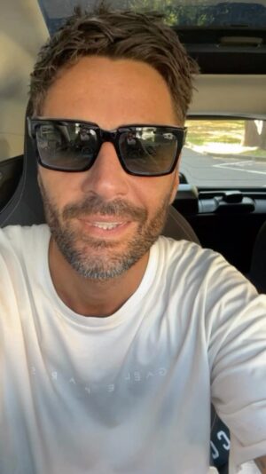 Filippo Bisciglia Instagram - … Stiamo volandooooooo … ✈️ … Grazie a Voi ovviamente …
siete meravigliosi …. #🔥🌴 #temptationisland #canale5 #mediaset #sivola #grazie #voiconnoi #noiconvoi #top