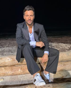 Filippo Bisciglia Instagram - … GRAZIEEEEEEEEEE 😭… 🔥🌴🔥🌴
Chiudiamo con il record 28.1% di VOI ✈️ … 
Raccontarvi con un messaggio scritto la gioia che sto vivendo in questo momento è impossibile … INFINITAMENTE VOI 🥺🙏… #voiconnoi #noiconvoi #ioconvoi #voiconme #temptationisland