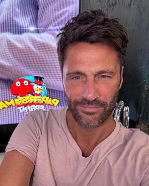 Filippo Bisciglia Instagram - … io già sul divano … voi ??? Ci vediamo tra poco 😉… #temptationisland #canale5 #mediaset #paperissimasprint #noiconvoi #voiconnoi #🔥#🌴