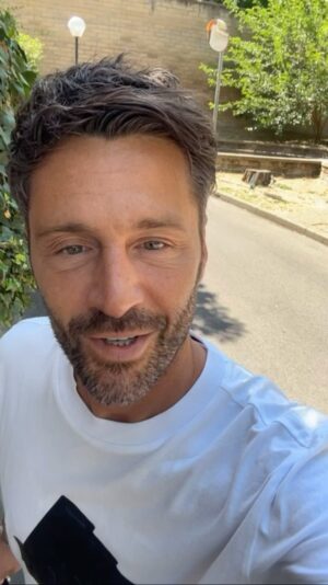 Filippo Bisciglia Instagram - Grazieeeeeeeeeeeeeee … 💪🏻🔥🌴 Il vostro affetto nei nostri confronti continua … 🙏 #temptationisland @temptationislandita #voiconnoi #noiconvoi #grazie