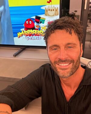 Filippo Bisciglia Instagram - … ci siete ??? … pronti per la seconda puntata ??? #temptationisland #paperissimasprint #canale5 #mediaset #secondapuntata #noiconvoi #voiconnoi #🔥 #🌴