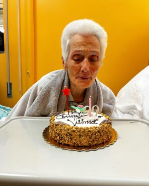 Filippo Bisciglia Instagram - Giorno speciale ❤️… Nonnina entri nei 100 anni di vita, ma ora dovrai rientrare a casa il più presto possibile … Ti amo da sempre !!!
P.S. Ci tengo a sottolineare che nella prima foto il sottoscritto è modificato, nonna Vilma no 😳😂💪🏻 #nonnavilma #nonni #love #99 