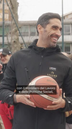 Filippo Magnini Instagram - “𝑶𝒈𝒏𝒊 𝒃𝒂𝒎𝒃𝒊𝒏𝒐 𝒉𝒂 𝒊𝒍 𝒅𝒊𝒓𝒊𝒕𝒕𝒐 𝒅𝒊 𝒈𝒊𝒐𝒄𝒂𝒓𝒆 𝒍𝒂 𝒔𝒖𝒂 𝒑𝒂𝒓𝒕𝒊𝒕𝒂”. ⚽️❤️

🗣️ 𝑫𝒂𝒗𝒊𝒅𝒆 𝑨𝒔𝒕𝒐𝒓𝒊

📹 Ripercorriamo insieme l’inaugurazione di “Spazio Fontanelli”, un nuovo luogo di aggregazione per oltre 500 giovani nella periferia nord di Milano nell’ambito del progetto “𝐒𝐩𝐨𝐫𝐭 𝐞 𝐈𝐧𝐭𝐞𝐠𝐫𝐚𝐳𝐢𝐨𝐧𝐞”. 🤝

#SporteSalute #ACMilan #FondazioneMilan #FIGC #sgs #iovengodallosport #missionplayground | @acmilan @fondazionemilan @figcsettoregiovanile @minlavoro @fondazioneaquilone @associazionedavideastori