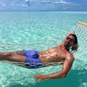 Filippo Magnini Instagram - Non sapevo cosa scrivere, poi guardando bene la foto mi è venuto in mente: “STRAVACCATO SULL’AMACA” 😜
.
.
.
@fkofficial.it 
#FK #FKofficial #SpringSummer #SS24
#adv #vacanza #maldive #amaca