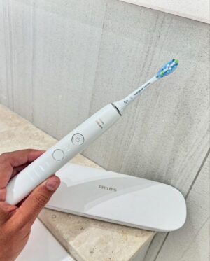 Filippo Magnini Instagram - Niente è davvero difficile se lo condivido con il mio compagno di viaggio 💪🏼😁
.
.
.
#PhilipsSonicare
@philipsitalia #PhilipsSonicareIsYou #Sorriso #PhilipsDiamondClean9000 #adv