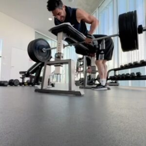 Filippo Magnini Instagram - (Scusate ma dovevo farlo…)
Per gli amanti dell’allenamento, quello serio, quello ti obbliga ogni giorno a superare tuoi limiti, quel’allenamento che ti richiede di alzare sempre l’asticella, quel tipo di allenamento che se ti chiedono di fare 8 ripetizioni tu ne fai 9, quell’tipo di allenamento che quando sei stanco e l’allenatore dice “ok basta” tu spingi ancora di più, quel tipo di allenamento che ti porta a piangere la sera per la stanchezza, quell’allenamento che ti porta a non dormire per i dolori, quello che però serve PER FARTI RAGGIUNGERE I TUOI SOGNI 🔥

(Erano solo 💯 kg )